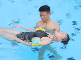 .How to Massage in Water by Floating